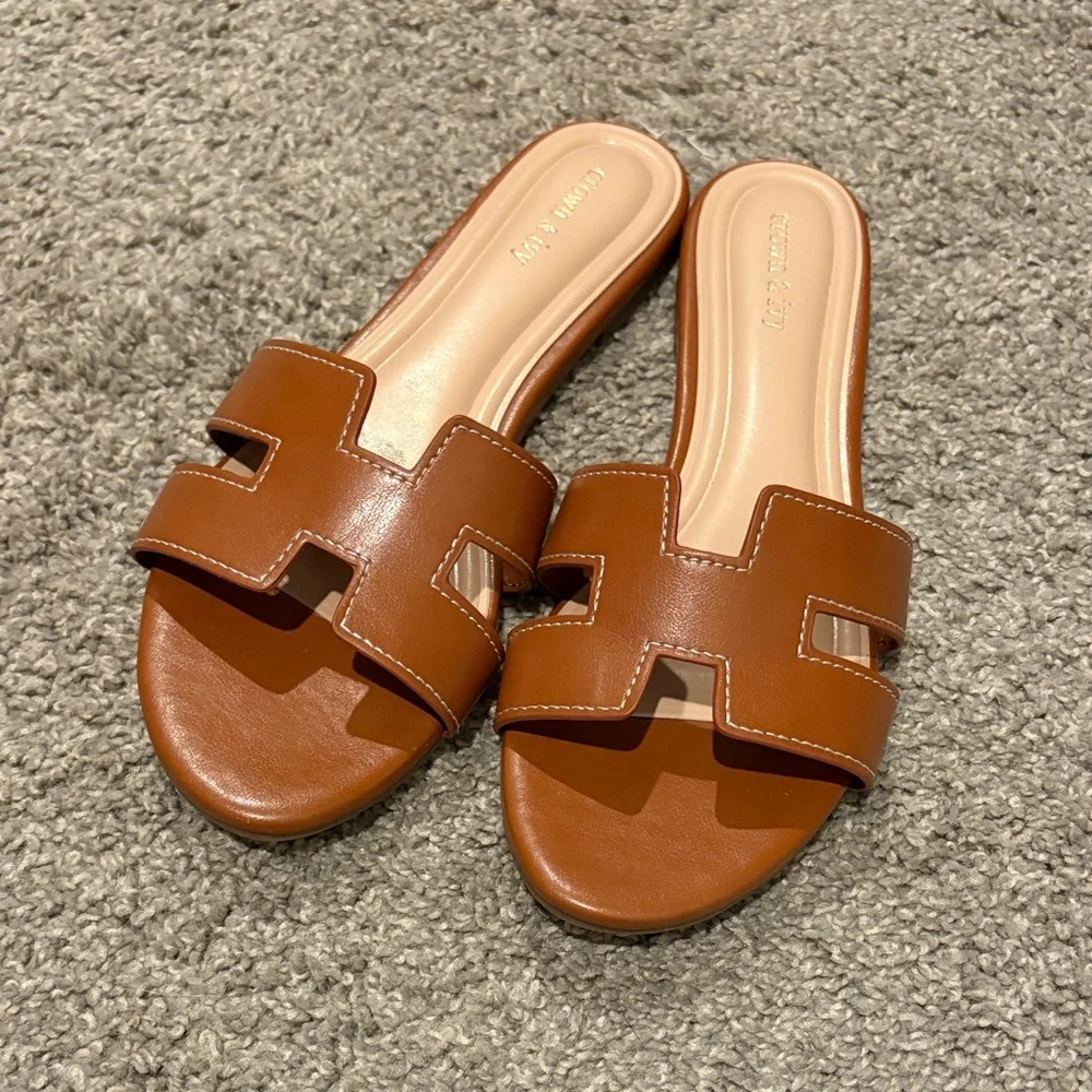 crown & ivy Tan Leather Slide Mules - Picture 1 of 3